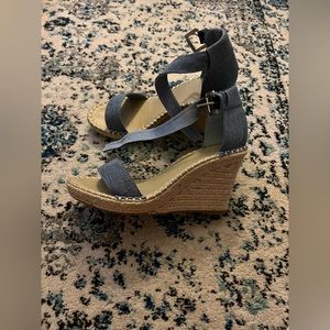 Woman’s Open Toe’d Wedges !